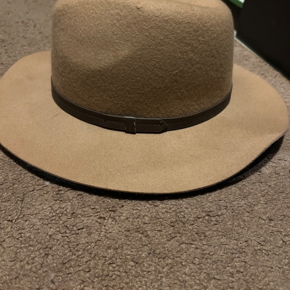 Ecote Urban Outfitters tan felt hat - Picture 2 of 3